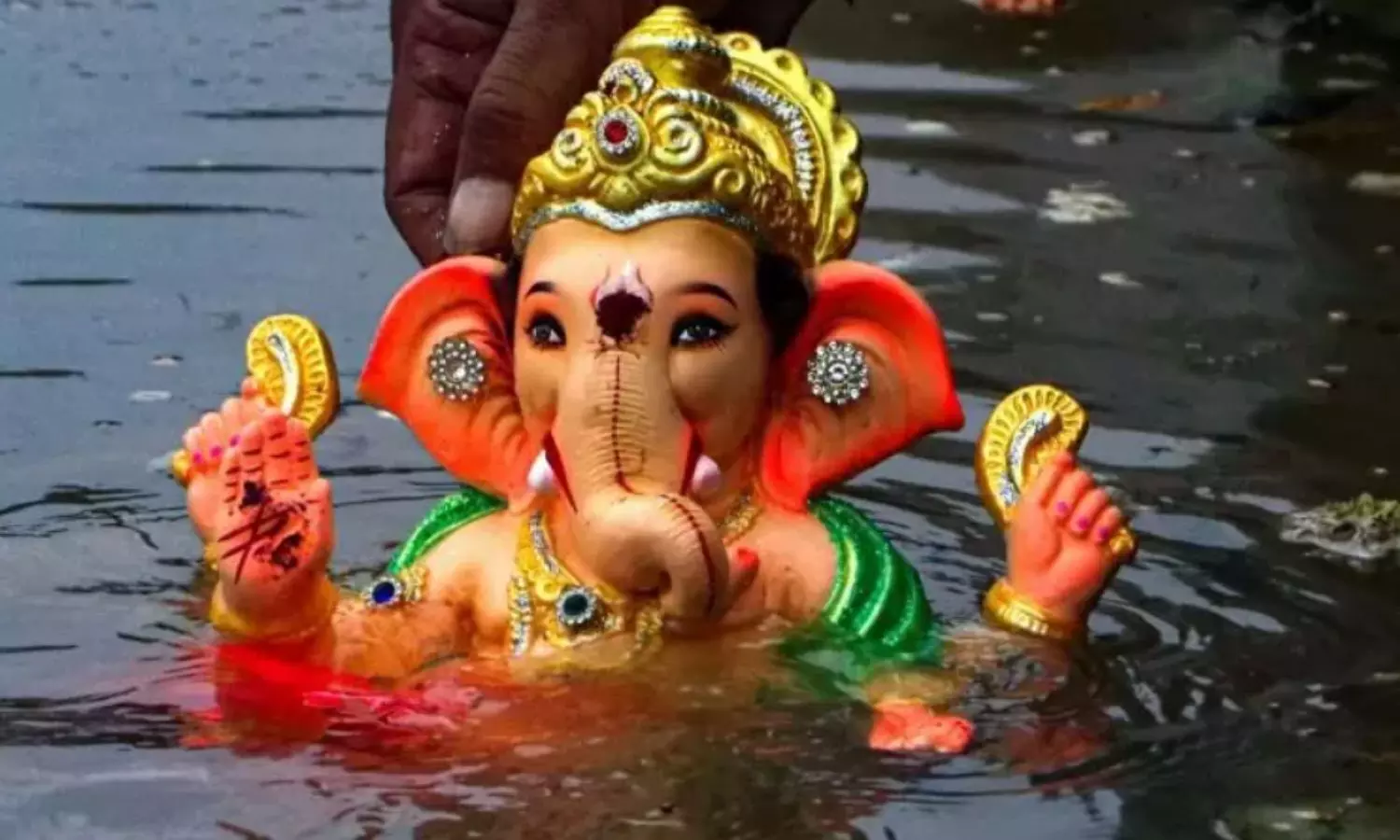 Hyderabads Ganesh Immersion: No PoP Idols in Hussain Sagar