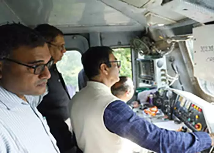 SCR GM Inspects Working of Kavach Version System