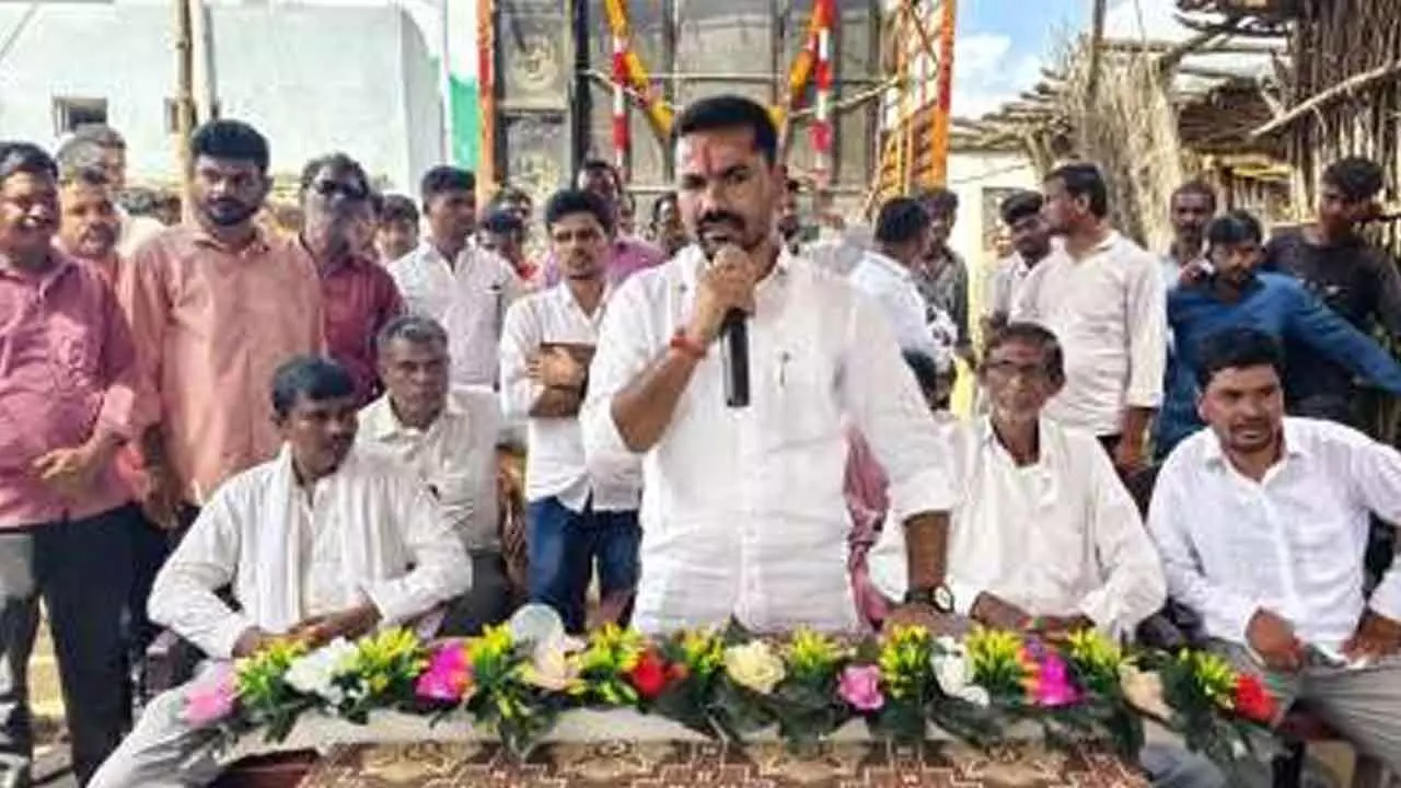 Congress MLA Offers Land For Bittu’s Head