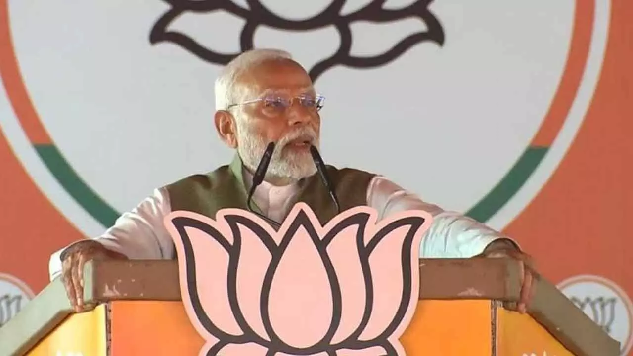 Congressmen Live For Their Families: PM Modi