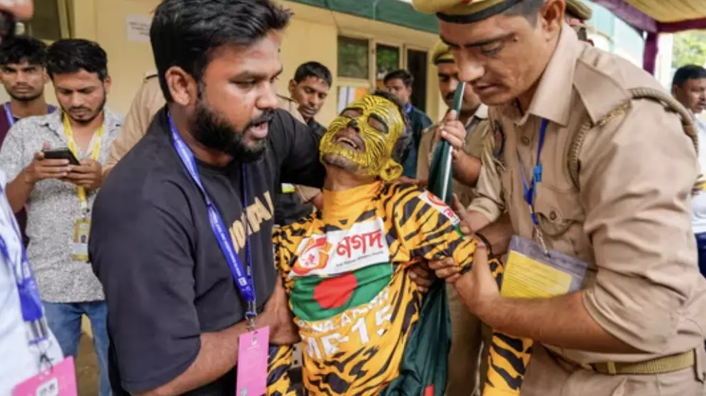 Bangladesh Super Fan Tiger Roby assaulted during 2nd test against India, hospitalized