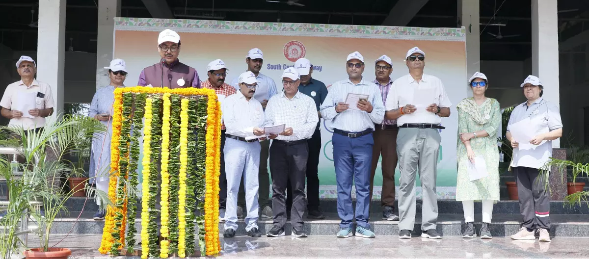 SCR GM Administers Swachhata Pledge at Kacheguda Railway Station