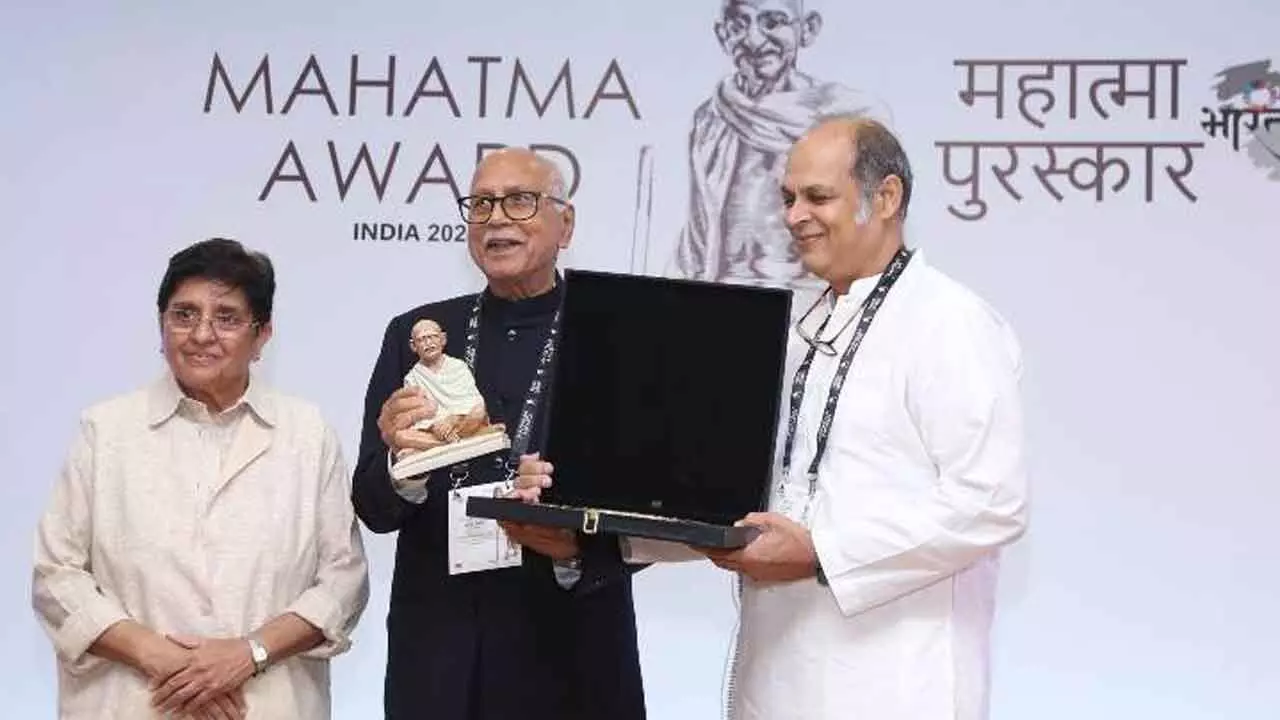 Amar Raja Founder Galla Bags Mahatma Award