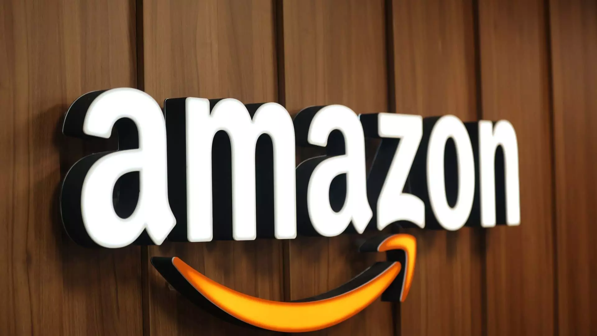 Consumer Court Fines Amazon Retail ₹18,000 and Orders ₹40,000 Refund to Woman for Hacked Phone