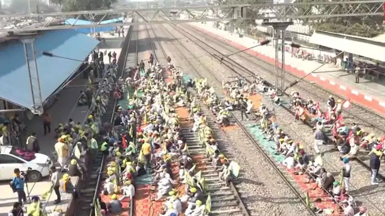 Punjab Farmers Block Roads, Rail Tracks Over Paddy Purchase Delays