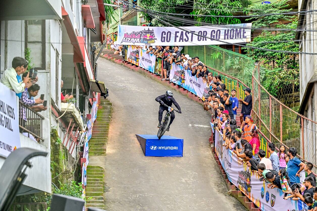 India’s First Urban Downhill MTB Event - Hyundai Red Bull Tlang Ruam ...