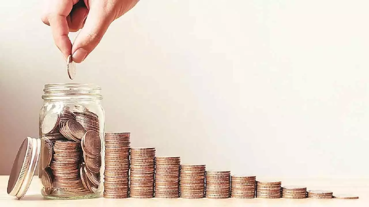 Fund Houses Sit On War Chest Of Rs 2L Cr, Ready To Pounce As Mkts Improve