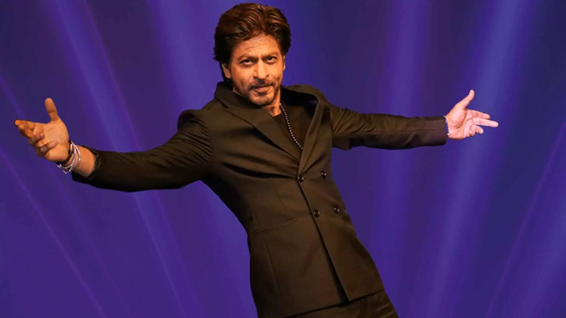 Shah Rukh Khan Celebrates His Birthday with Fans, Strikes Signature Pose