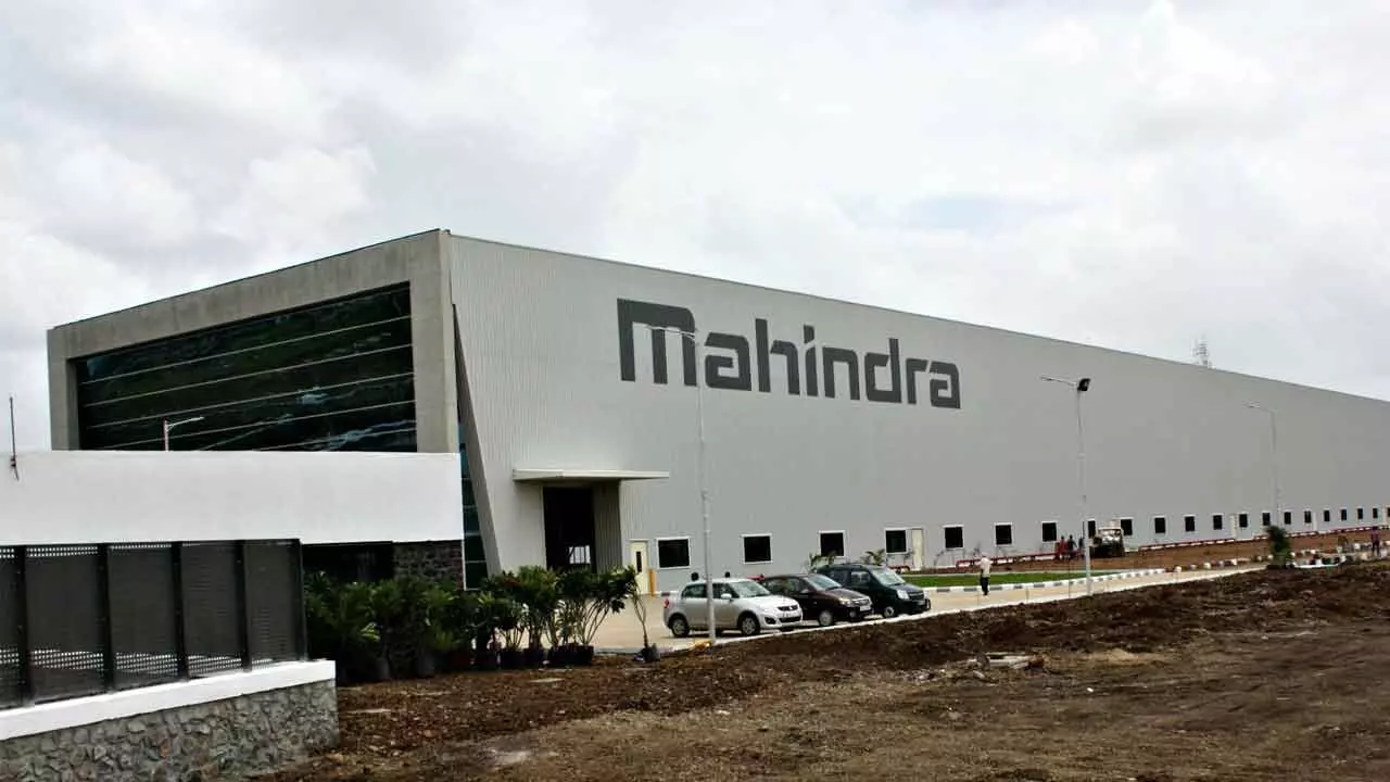 Mahindra Q2 PAT Rises 35% To Rs 3,171 Cr In 3 Months