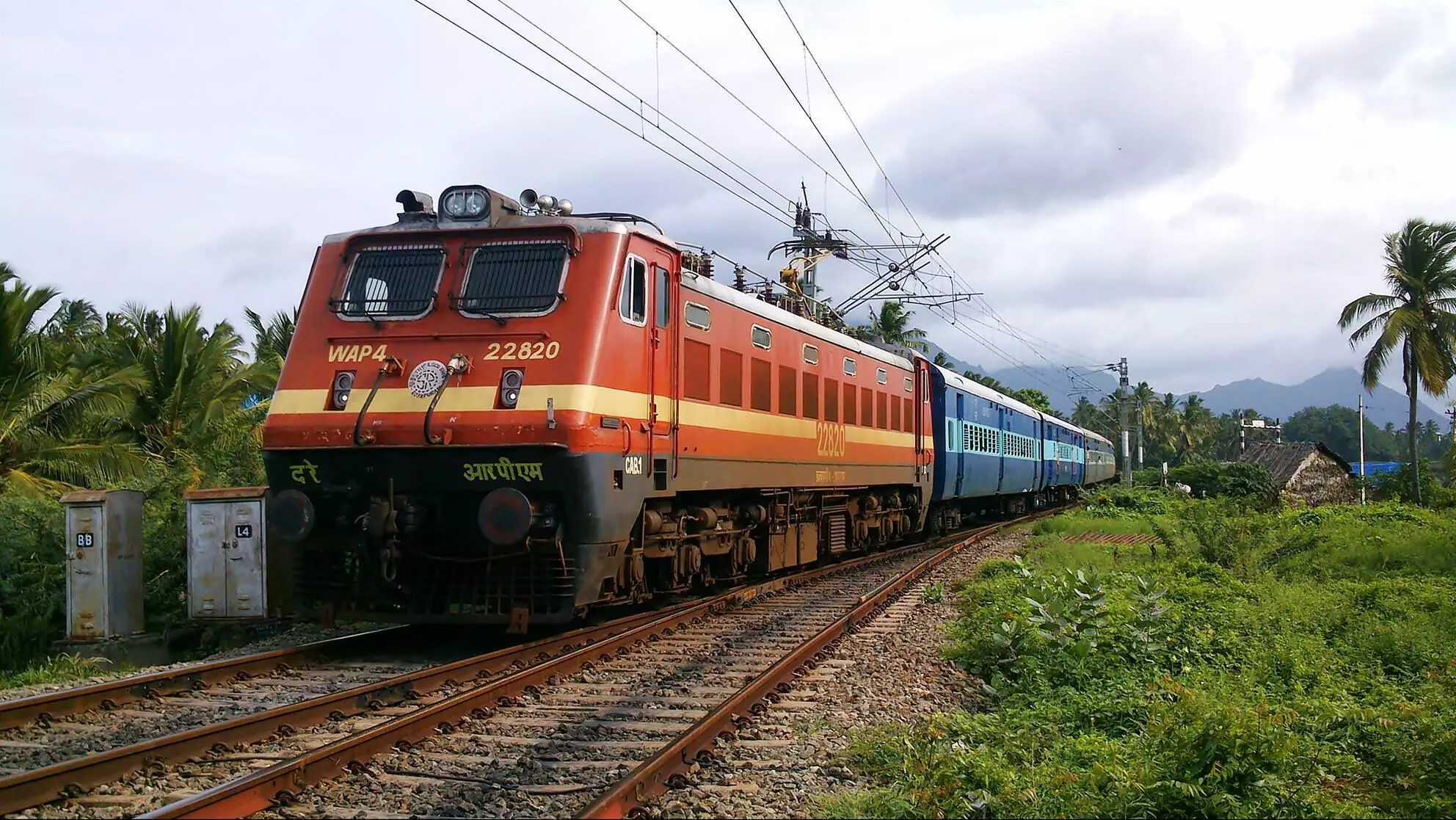 TRAIN DERAIL: Three Coaches, Including Parcel Van, of Secunderabad-Shalimar Express Derail Near Howrah