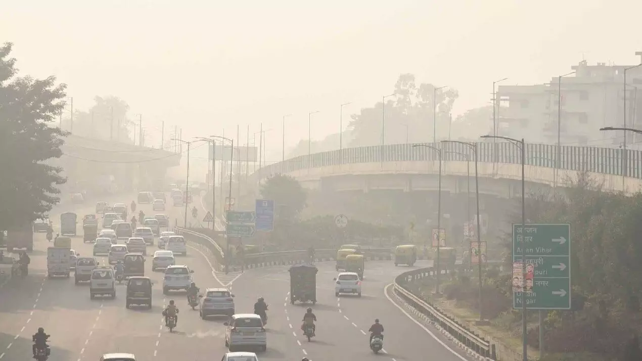 Dense Smog Engulfs Delhi as Air Quality Stays Very Poor for 10th Consecutive Day After Diwali