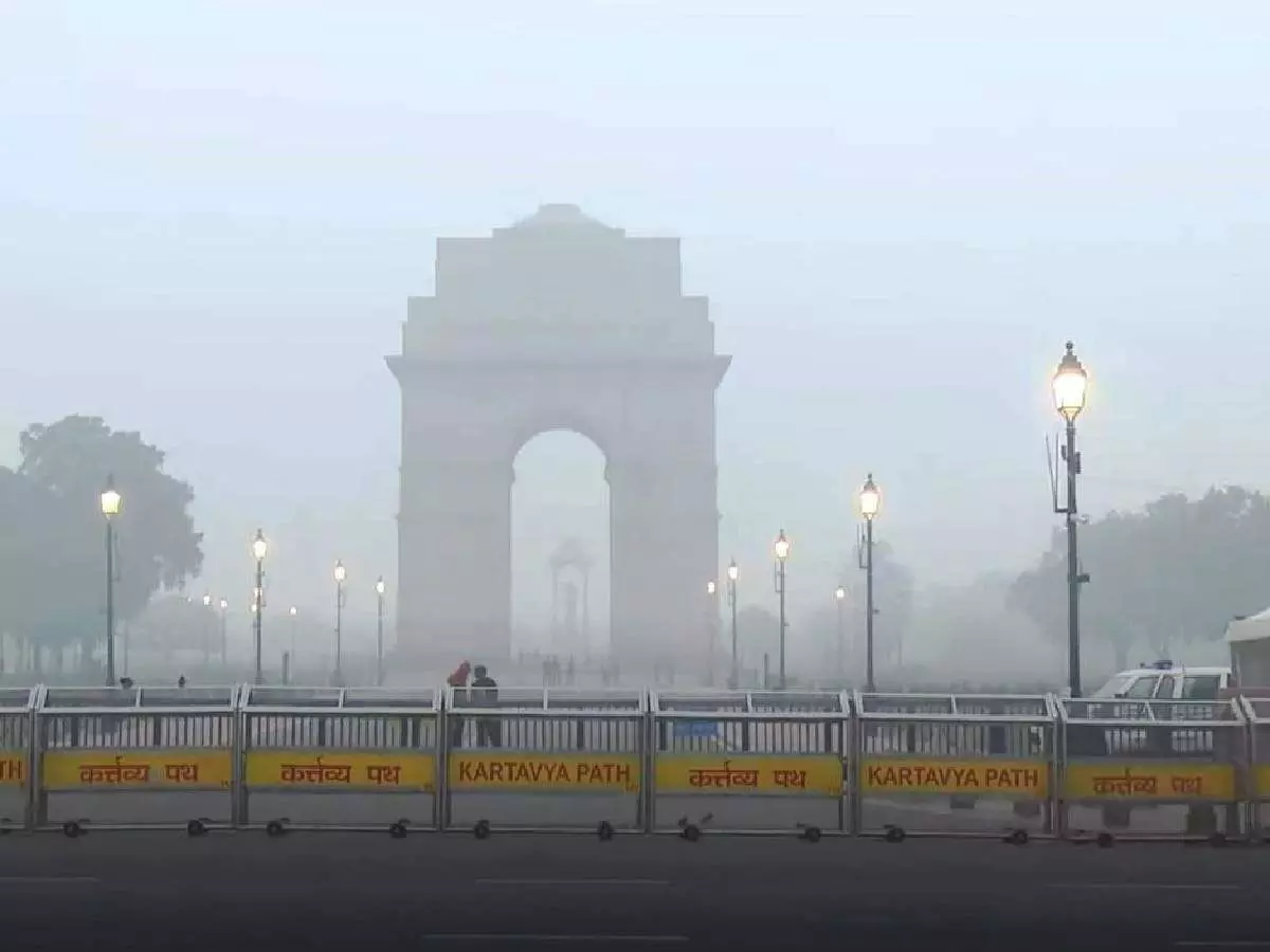 Flights Delayed and Trains Running Late as Severe Smog Reduces Visibility in Delhi