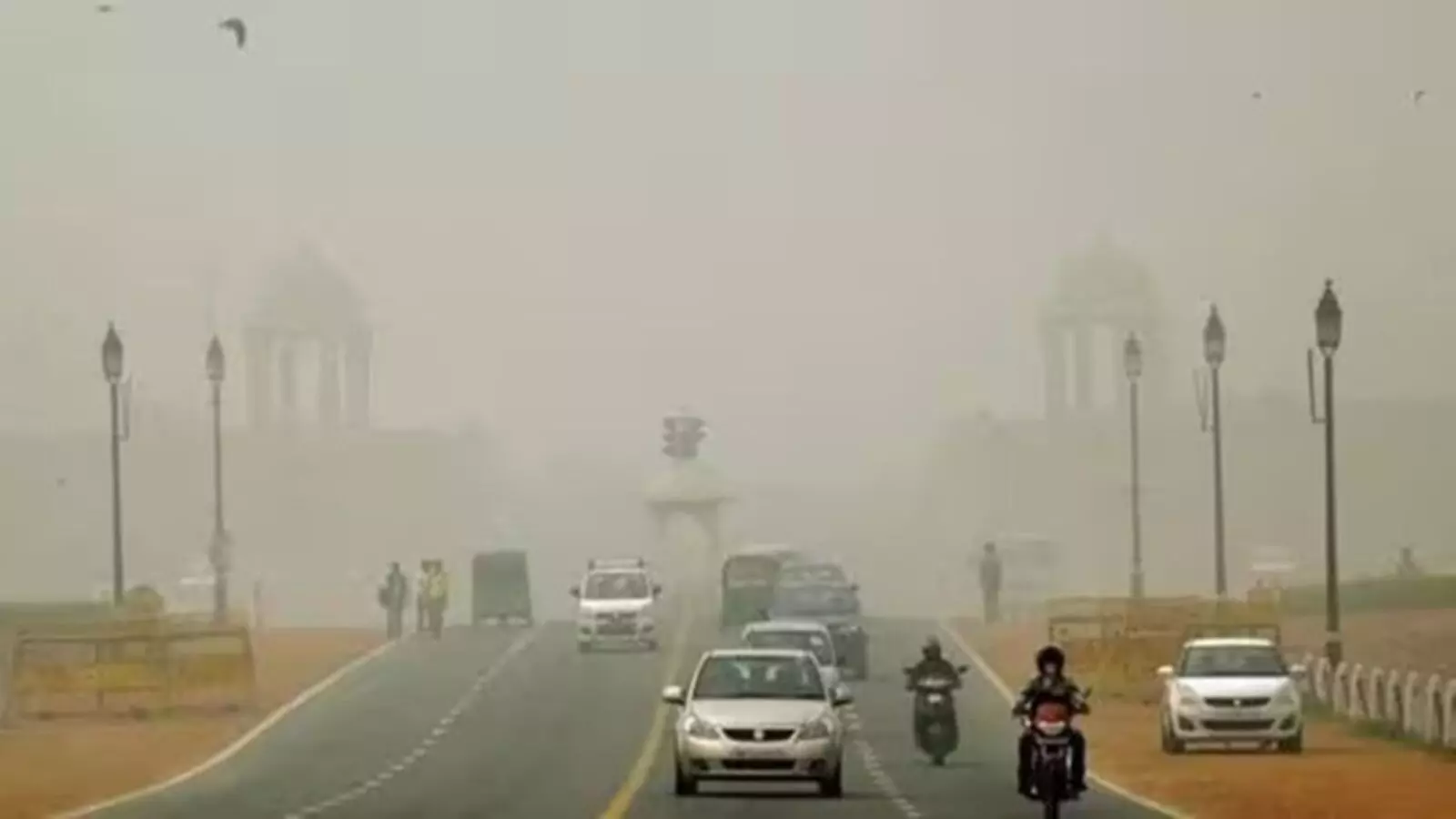 Delhi Air Quality Deteriorates to Severe Plus Levels, Prompting Emergency Measures