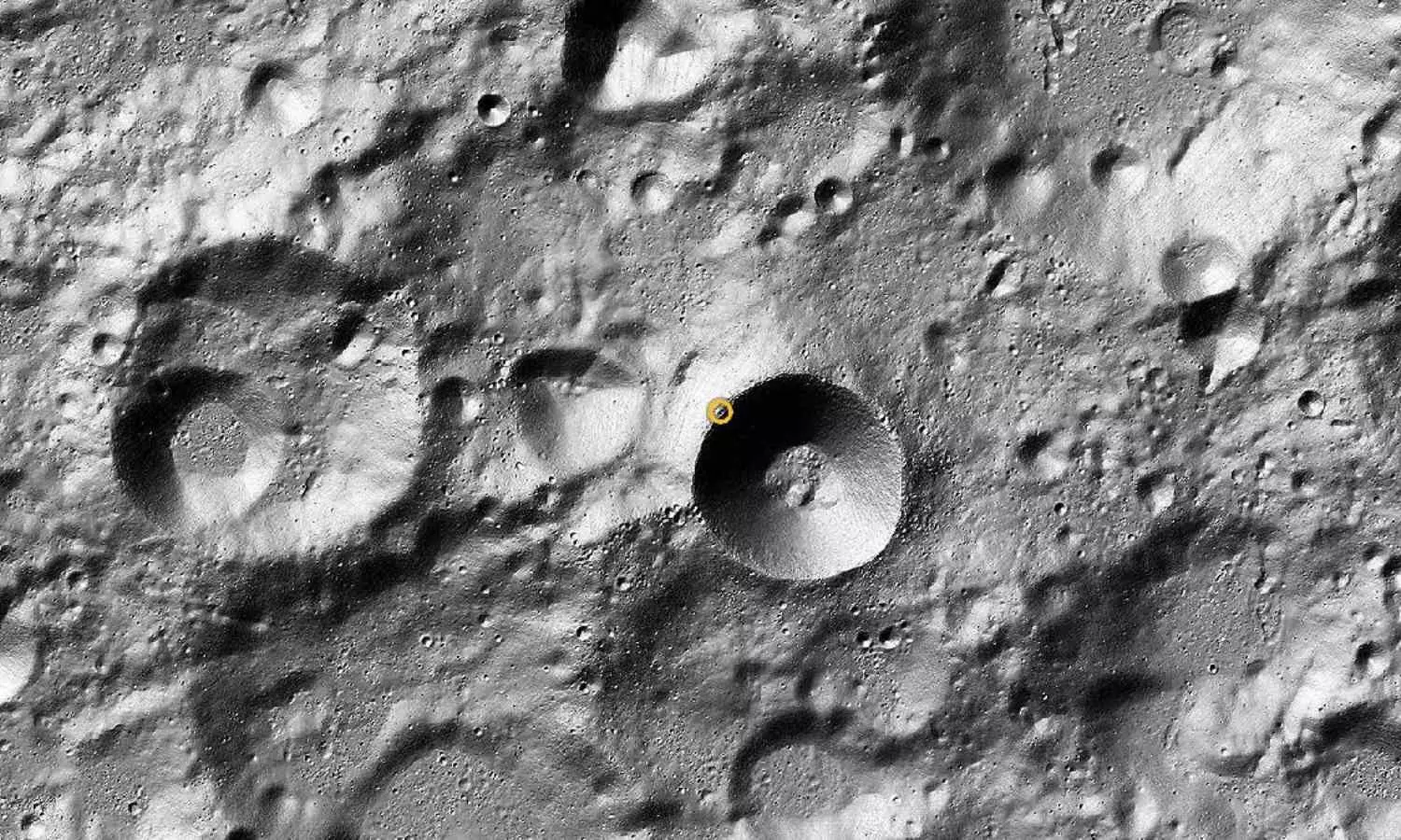 Chinese Spacecraft Retrieves First-Ever Sample from Moons Far Side