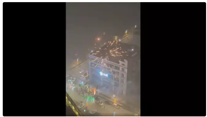 Celebrating 1,000 AQI in Gurgaon: Wedding Procession Lights Firecrackers on Road, Video Goes Viral