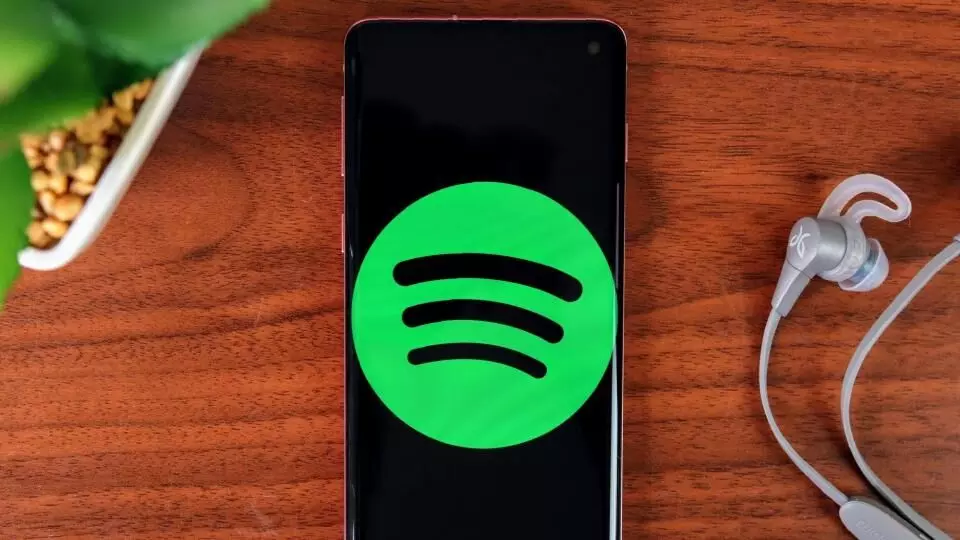 Google Gemini Spotify Extension with play and search functions rolling out