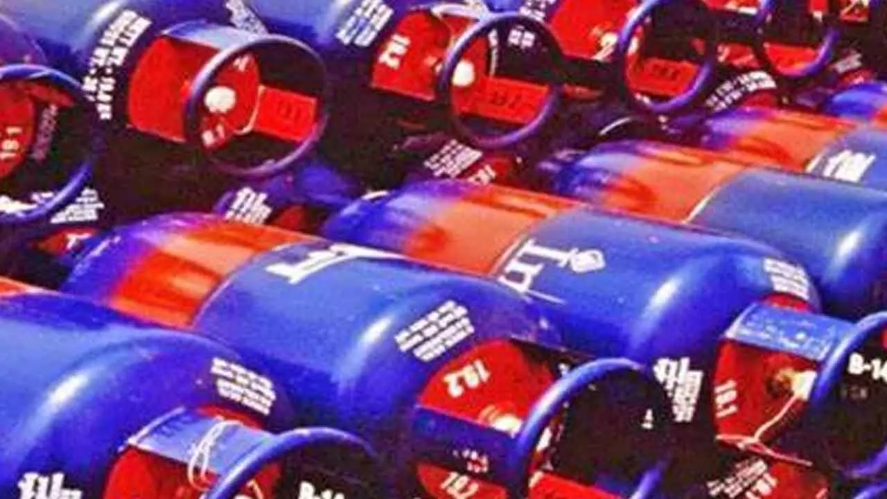 OMCs Hike ATF Price By 1.45% Commercial LPG Up Rs 16.5/ Cylinder