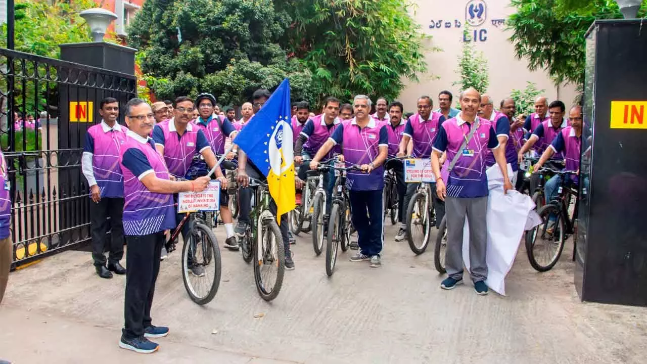 LIC Holds Cycle Rally To Promote Awareness On Environment