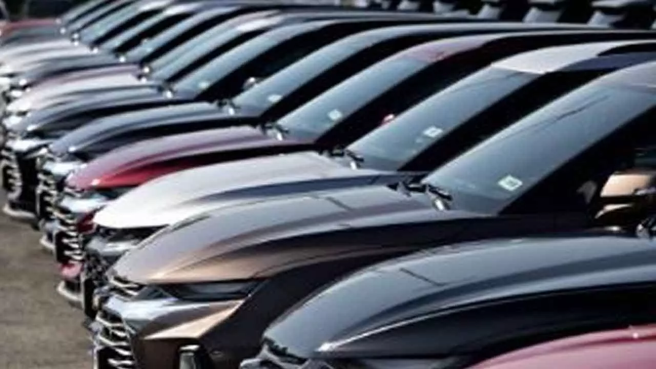 Passenger Vehicle Sales Up 4 % To 3.5 Lakh Units In Nov