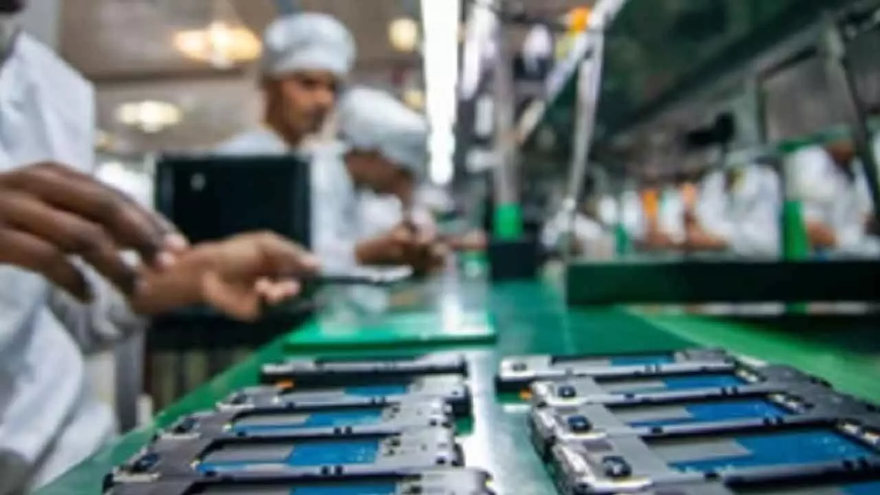 India Sees Over 90% Rise In Mobile Exports In Nov, Apple Leads The Way