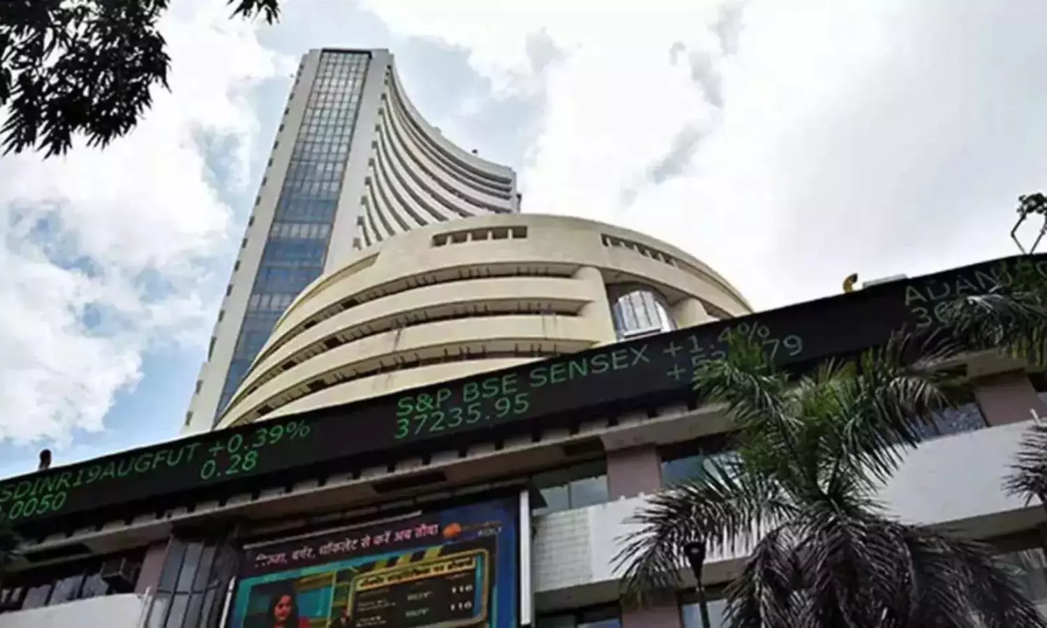 Sensex Down 900 Pts, Nifty Slips Below 24,500; HDFC Bank, RIL in Red