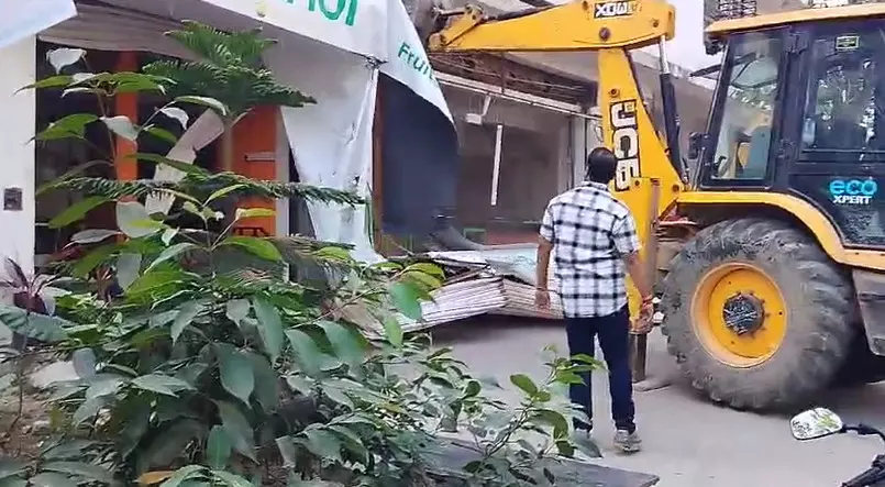 Tensions Rise as HYDRAA Demolishes Shops at Anuhar Raaga Apartments