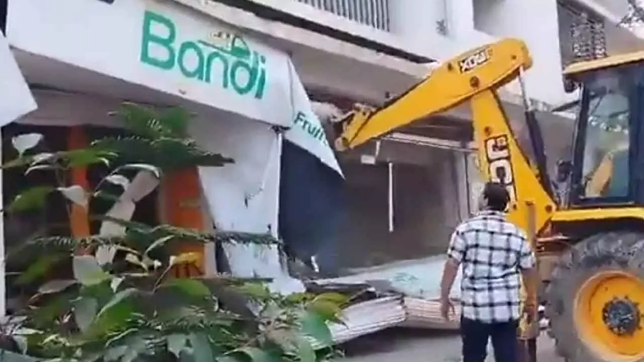 Hydraa Demolishes 2 Shop Shutters