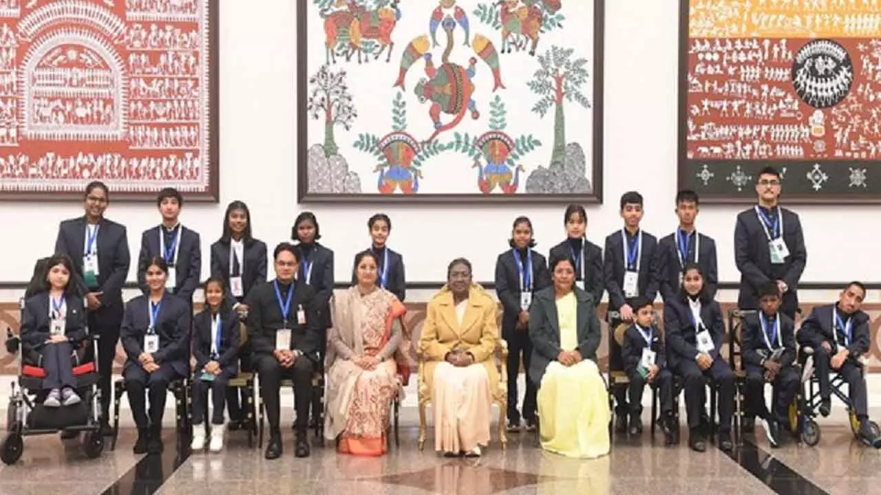 Prez Confers Bal Puraskar On 17 Children For Excellence