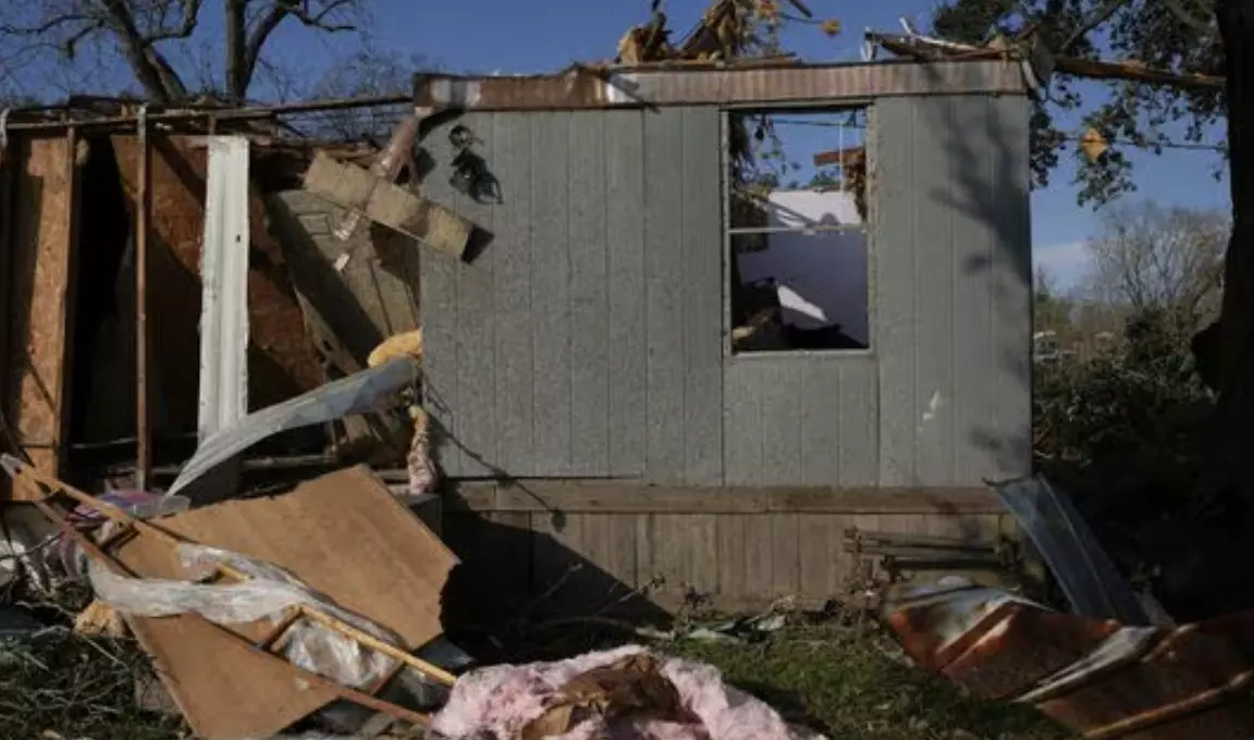 Tornadoes devastate Texas and Mississippi: 2 dead, 6 injured, thousands without power