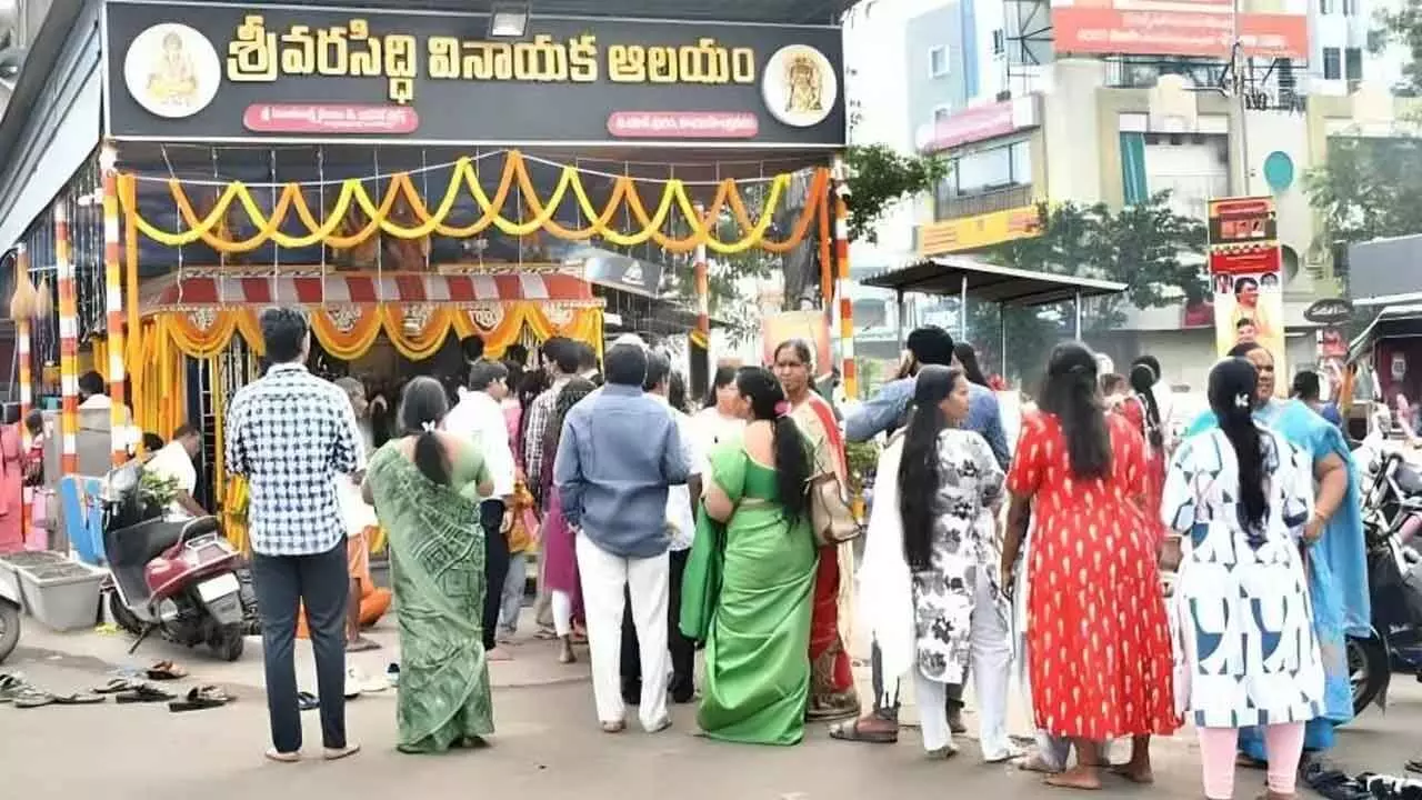 Thousands Throng Komuravelli Temple On New Year Day