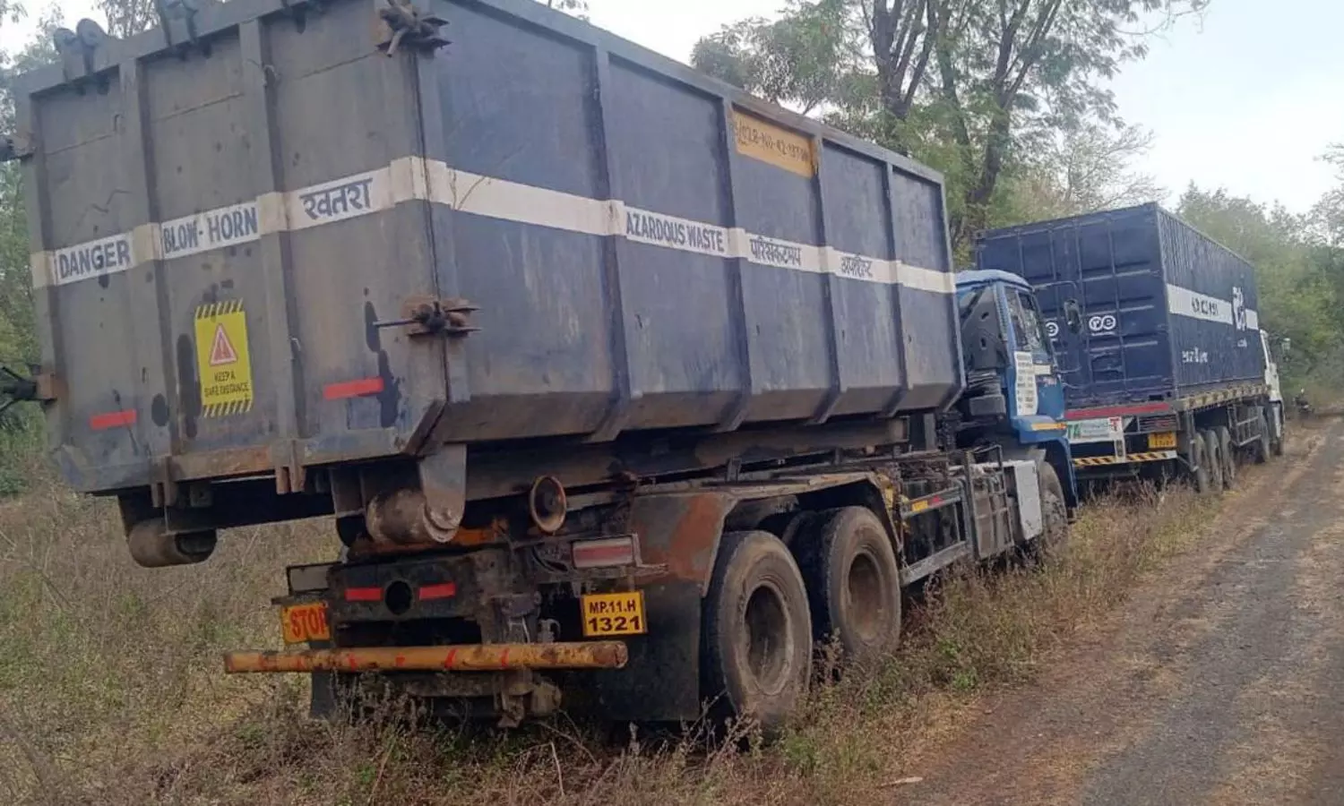 12 trucks carrying 337MT Union Carbide waste reach Pithampur plant near Indore