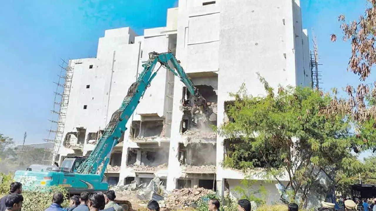 HYDRA Resumes Action, Demolishes Illegal 5-Storey Building in Madhapur