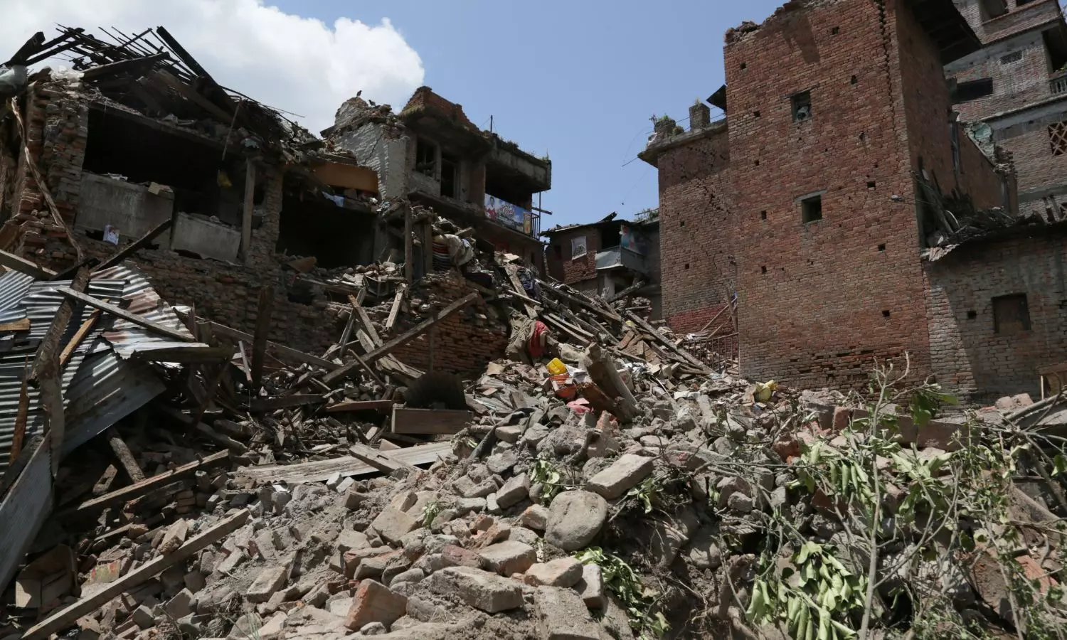 Earthquake in Tibet Kills 95 People, Leaves 100 Injured