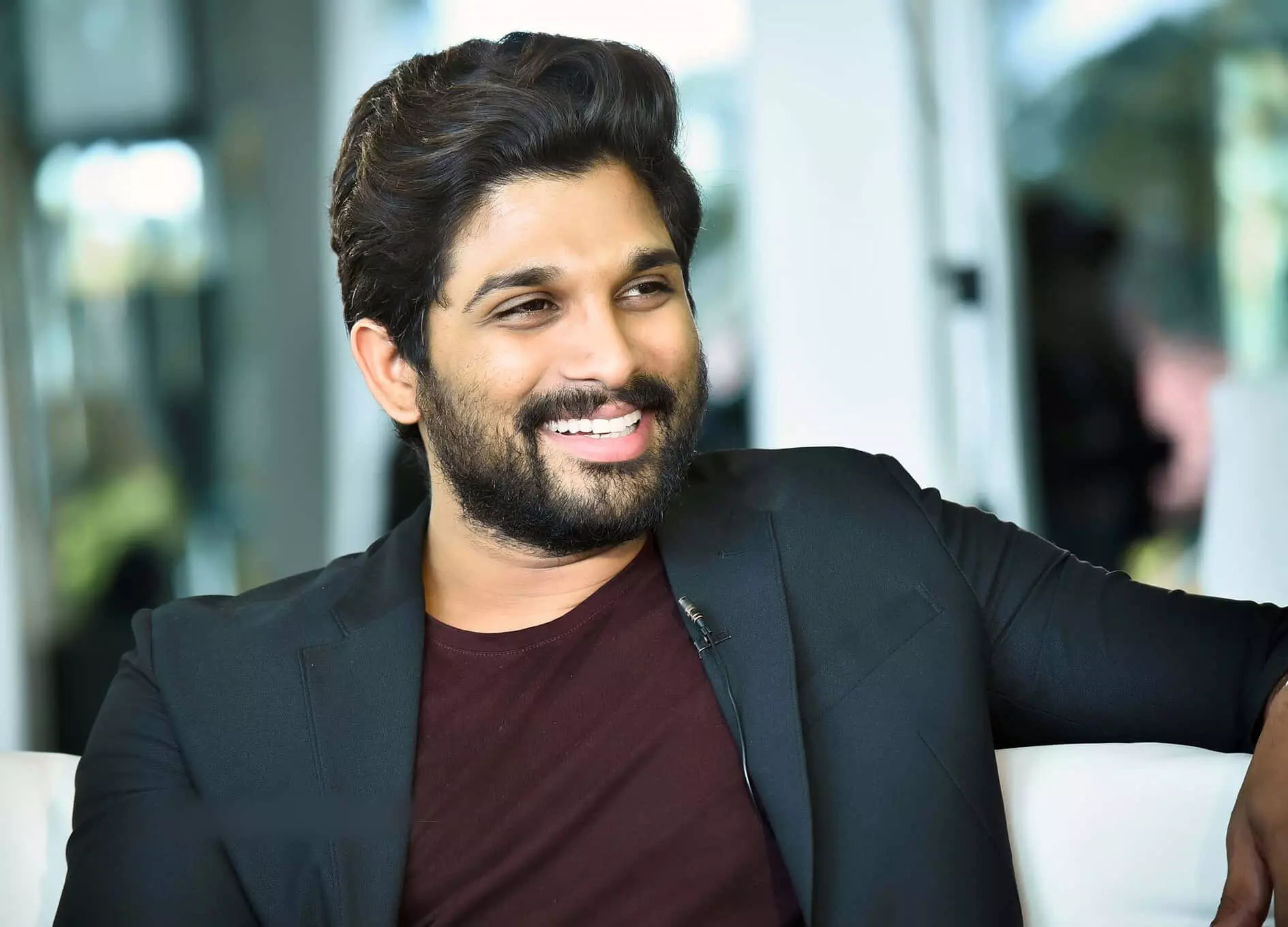 Allu Arjun Visits Hospital to Meet Child Injured in Sandhya Theatre Stampede: Watch