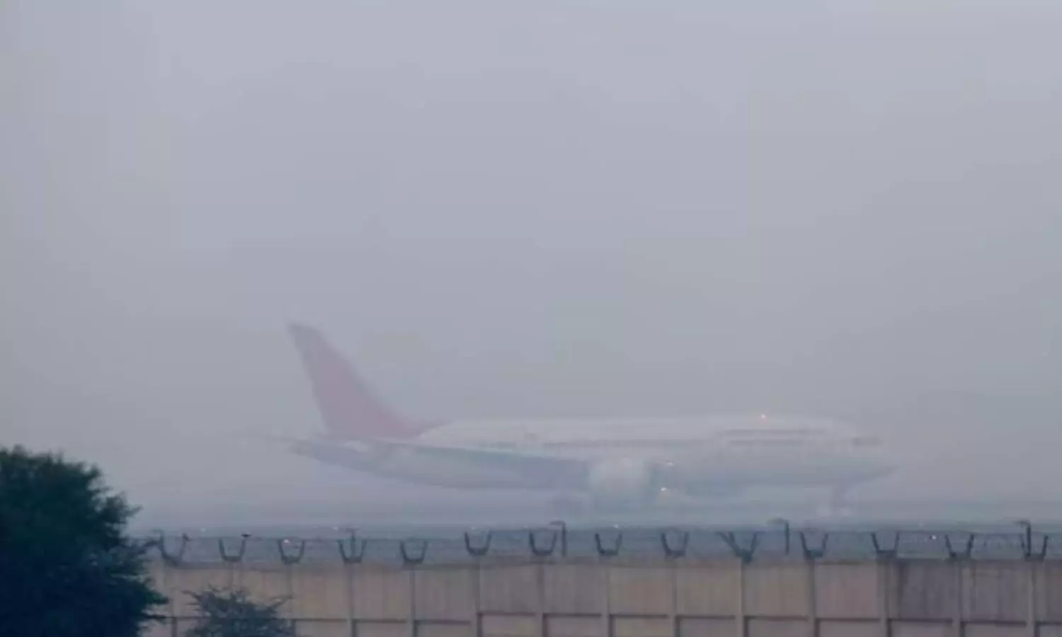 220 Flights Affected by Dense Fog Over Delhi-NCR, Rain Forecast