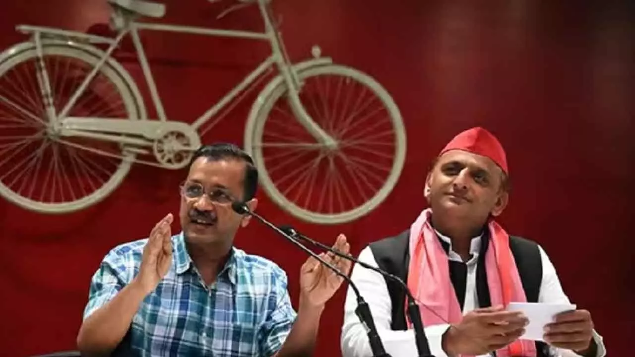 SP Will Back AAP in Delhi: Akhilesh