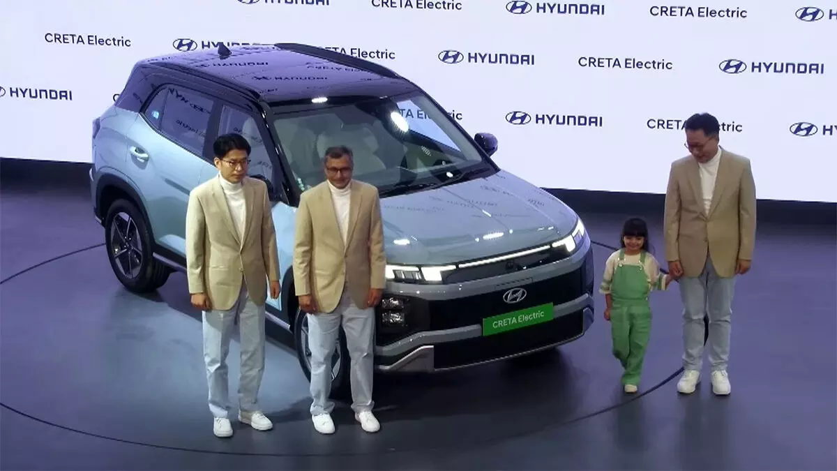 Bharat Mobility Global Auto Expo 2025 Day 2 Live Updates: Automakers drive sustainability with electric launches dominating the event