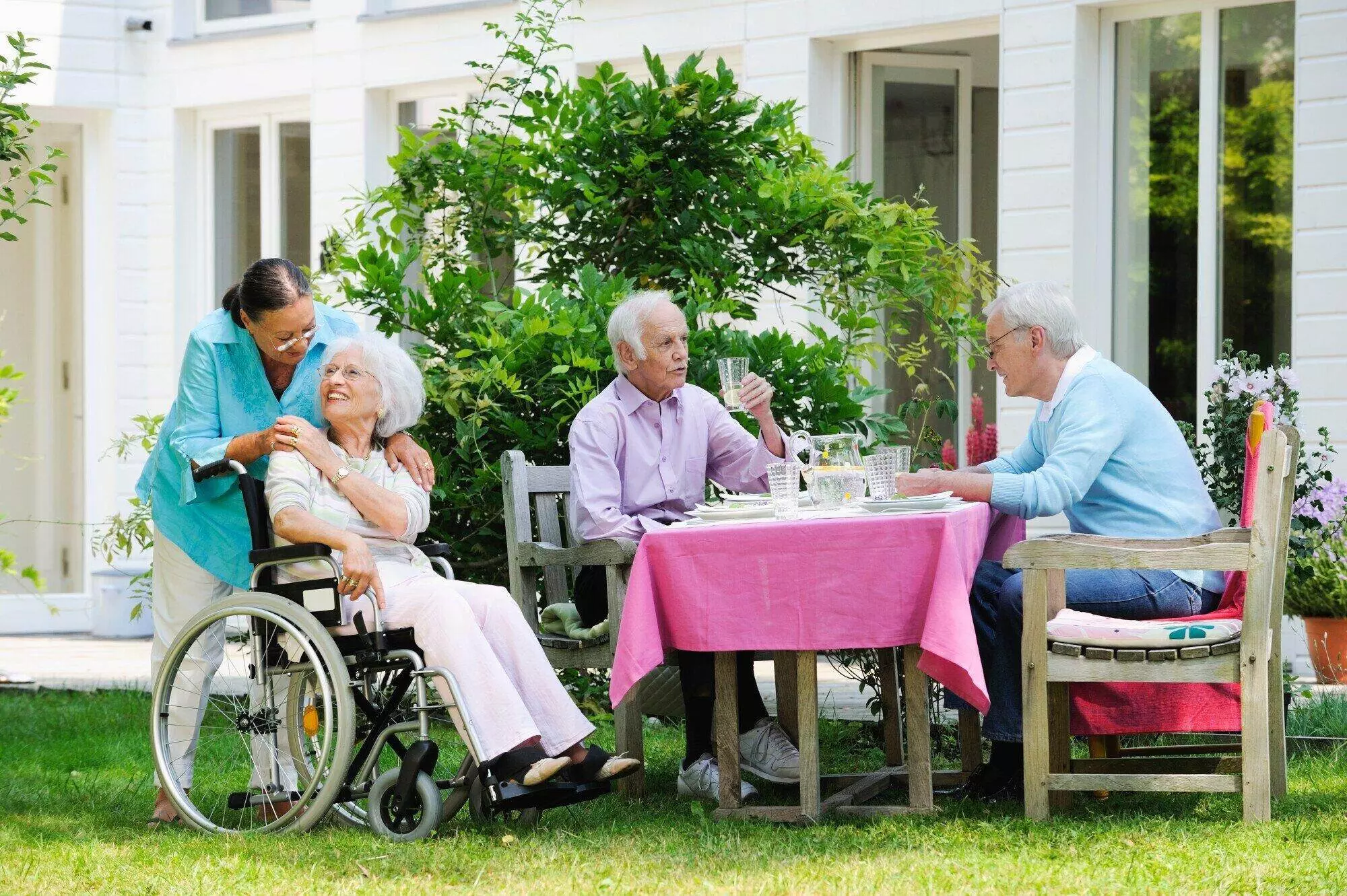 6 Key Benefits of Short Term Care Facilities for Seniors