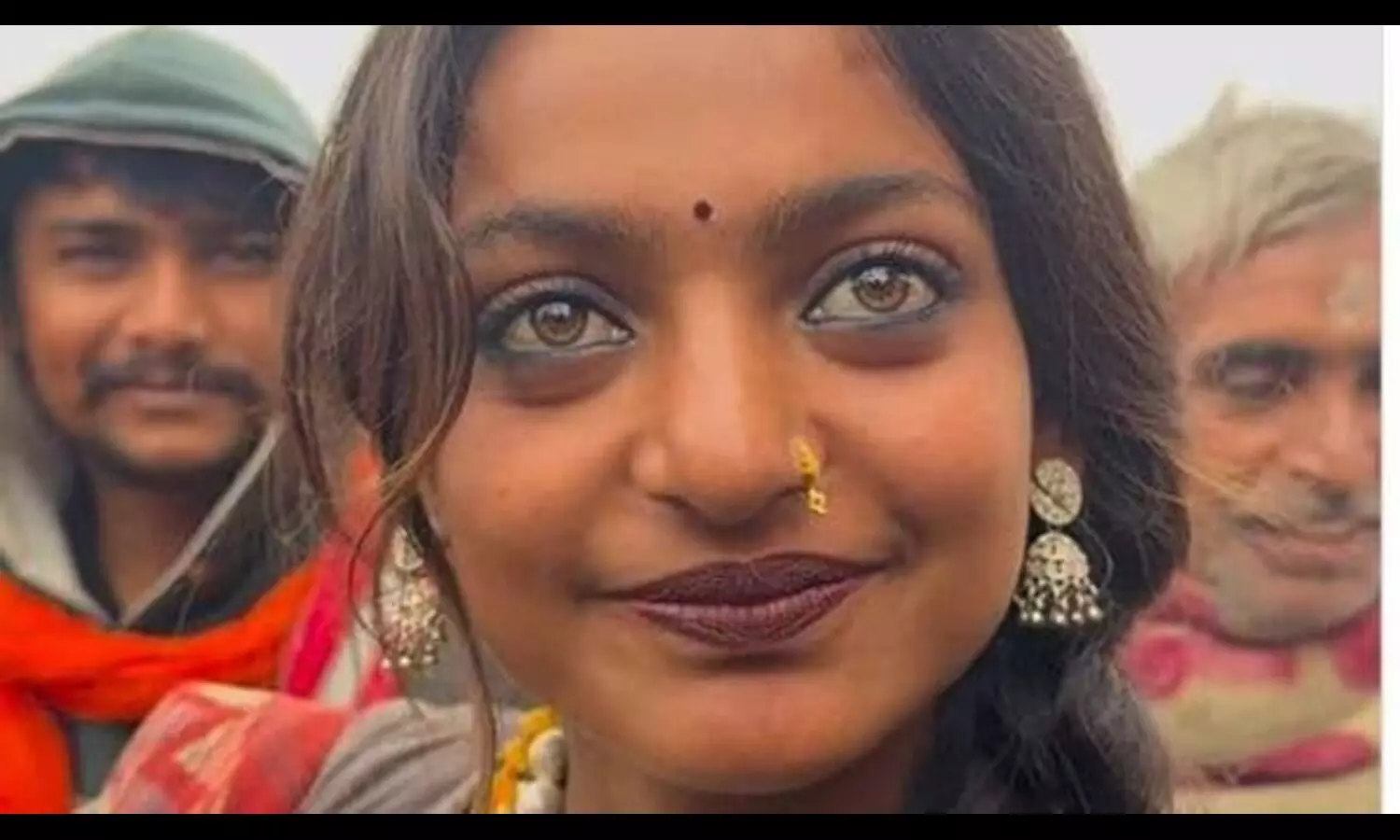 Monalisa of Indore Becomes Social Media Sensation at Kumbh Mela