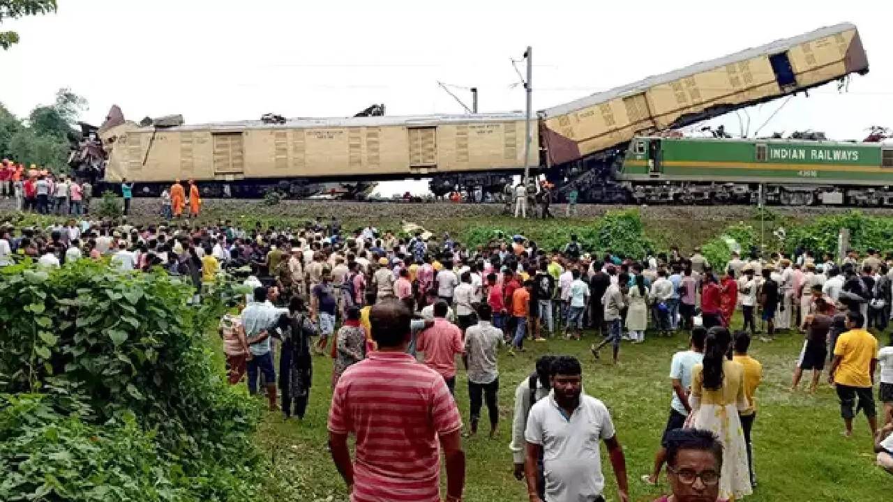 Jalgaon Rail Accident: 8 Passengers Jump to Escape Fire, Fatally Hit by Oncoming Train