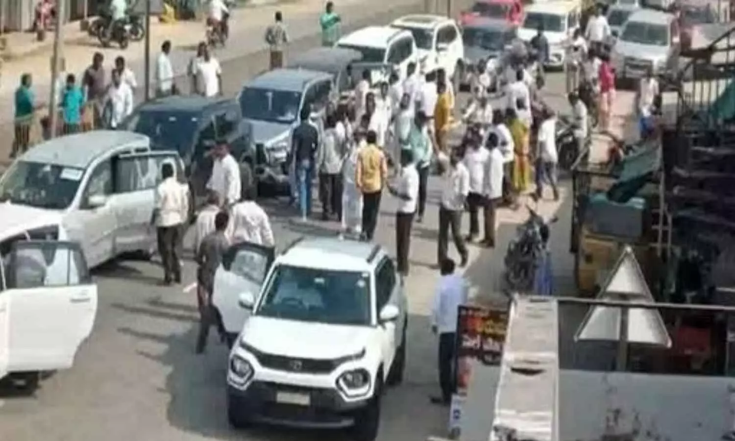 Minister Uttam Kumar Reddy’s Convoy Involved in Minor Accident on Way to Janpahad Festival