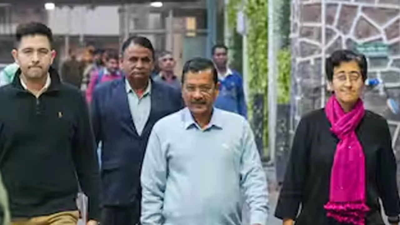 Kejriwal Meets Newly Elected AAP MLAs