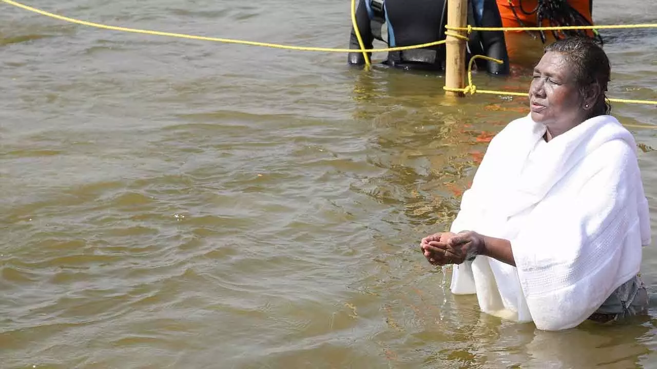 Prez Murmu Takes Holy Dip At Sangam