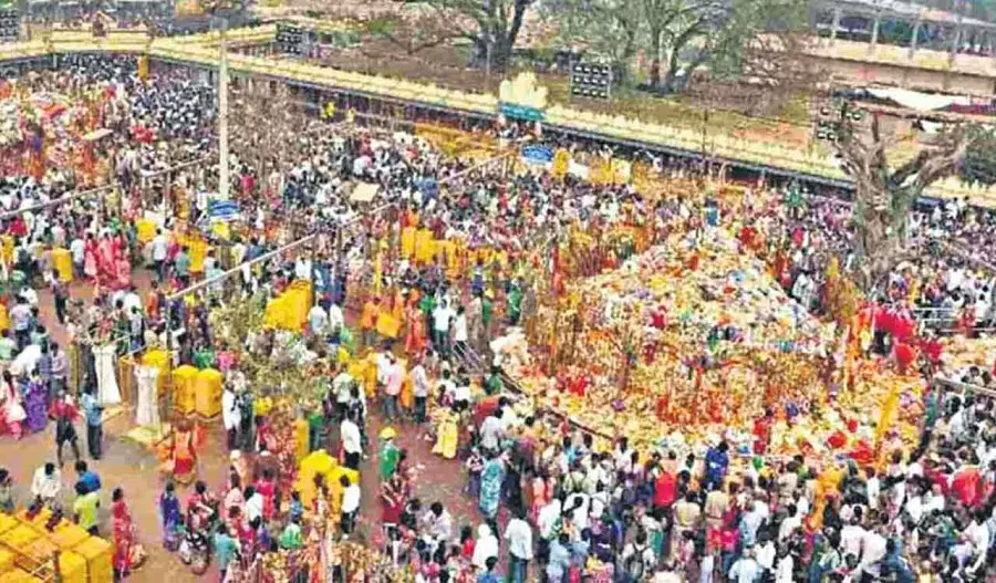 Sammakka-Saralamma mini Medaram Jatara begins in Mulugu District