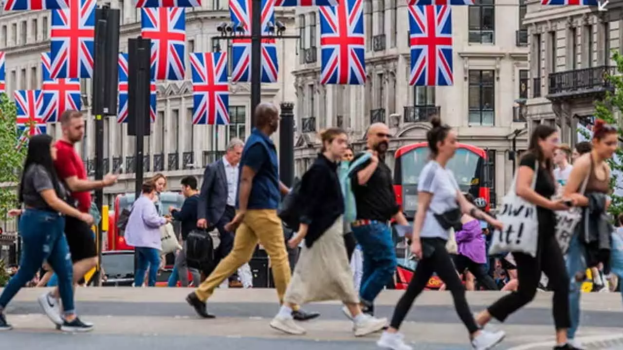 UK Economy Ekes Out Modest Growth After Strong Dec 2024