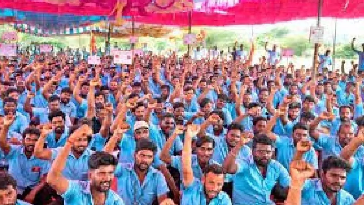 TN Samsung factory strike: Conciliatory talks between management and union today