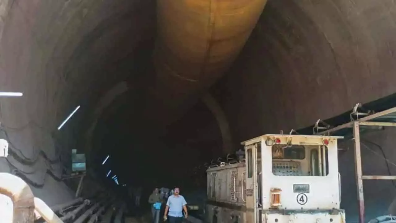 Tunnel Rescue: Army Deploys Engineers, Med Teams With Gear