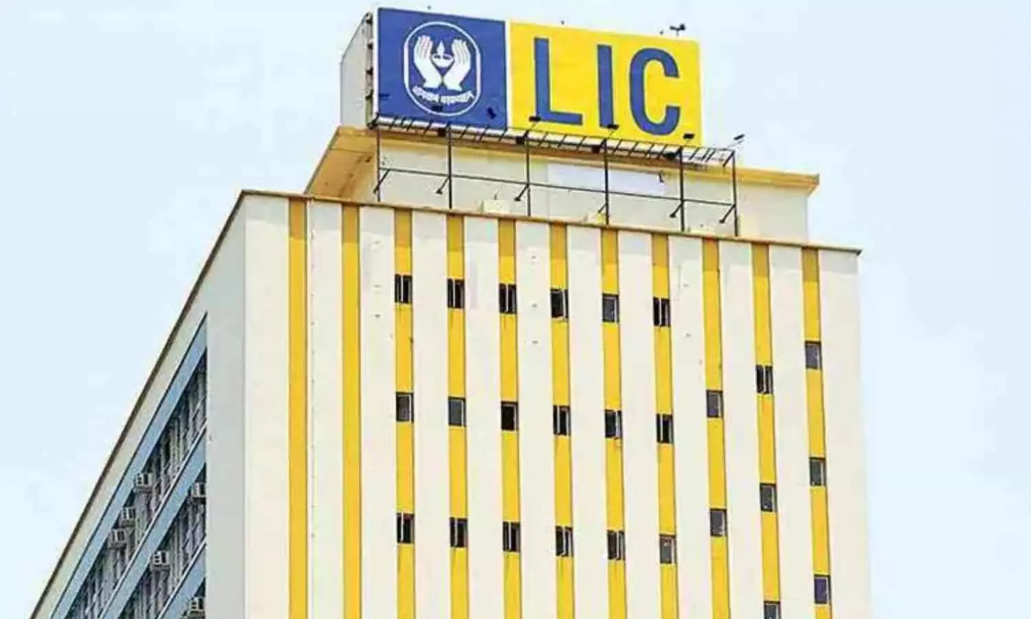 Government seeks consultants for partial divestment in banks and LIC