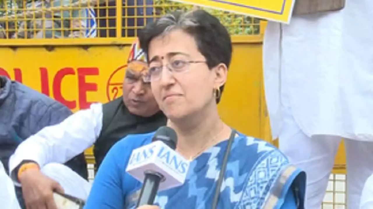 Atishi Leads Sit-In After Suspended MLAs Denied Entry Into House