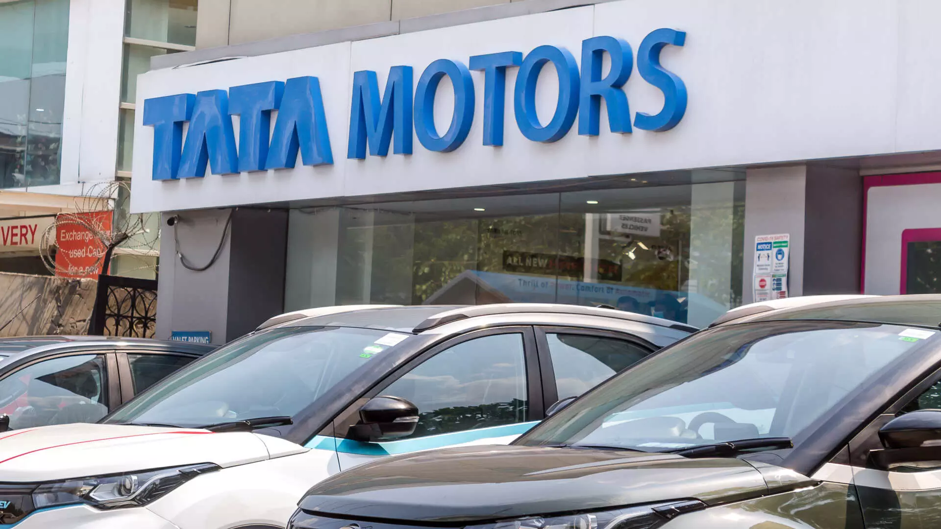 Tata Motors Down 2%; Hits 52-Week High